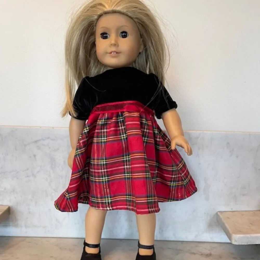 AMERICAN GIRL Doll of the Year 2008 Mia St. Clair